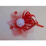 Csuklódísz piros-fehér gyöngysoros pánttal 