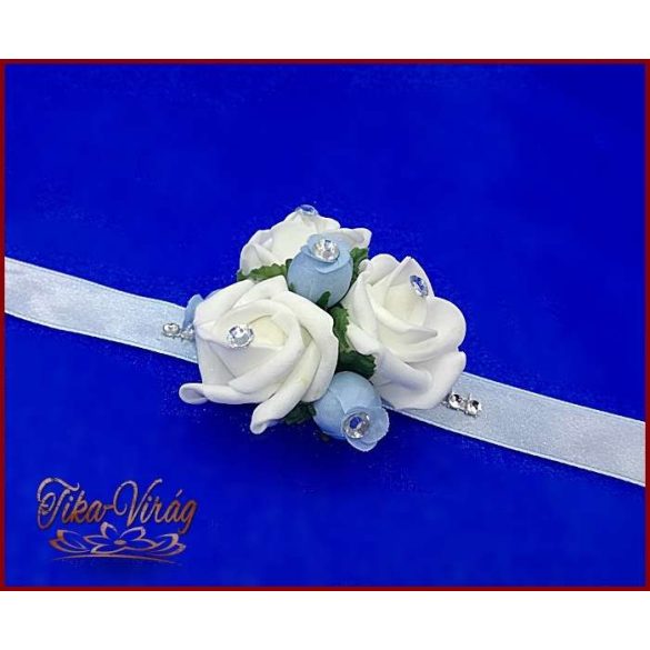 Csuklódísz fehér-világos kék rózsás-világos világos kék szalagon 