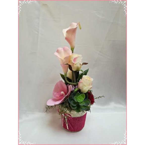 Rózsaszín árnyalatú ikebana, asztaldísz összeállítás 