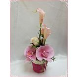 Rózsaszín árnyalatú ikebana, asztaldísz összeállítás 