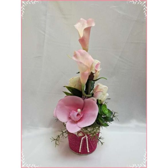 Rózsaszín árnyalatú ikebana, asztaldísz összeállítás 