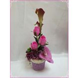 Lilás-mályvás árnyalatú ikebana, asztaldísz összeállítás 