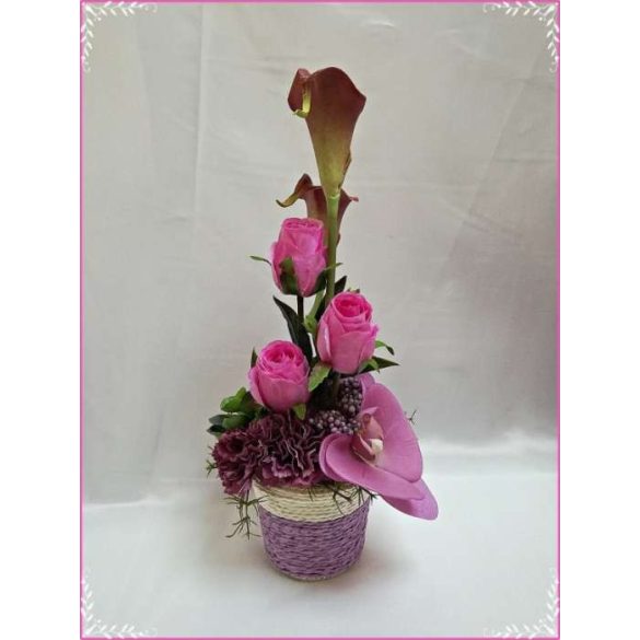 Lilás-mályvás árnyalatú ikebana, asztaldísz összeállítás 