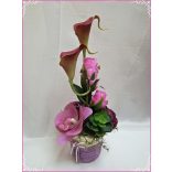 Lilás-mályvás árnyalatú ikebana, asztaldísz összeállítás 