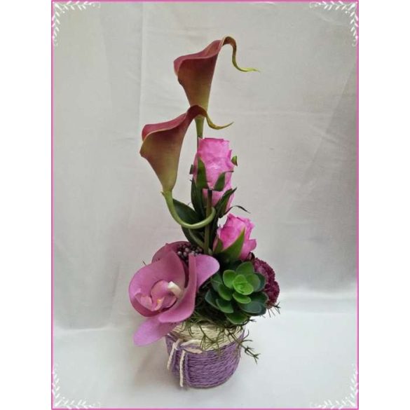 Lilás-mályvás árnyalatú ikebana, asztaldísz összeállítás 