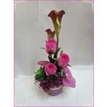 Lilás-mályvás árnyalatú ikebana, asztaldísz összeállítás 