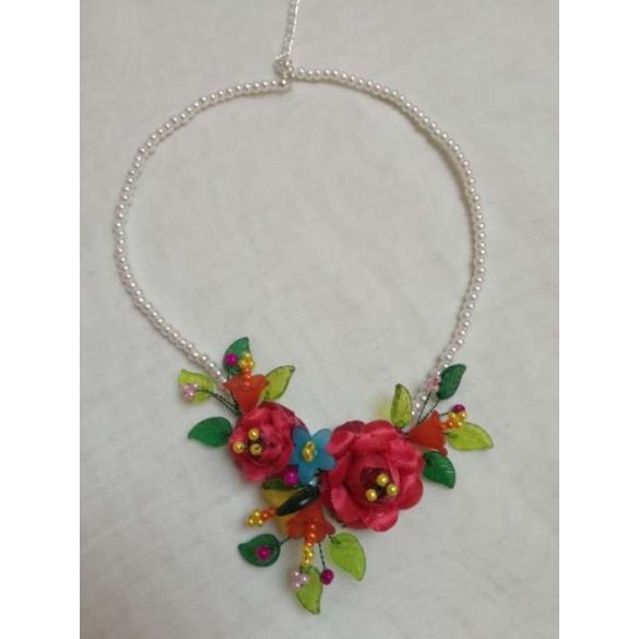 Kalocsai motívumos nyakdísz 