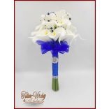 24 virágos Fehér Kála örök-csokor királykék díszítéssel 