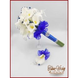   24 virágos Fehér Kála örök-csokor királykék díszítéssel + kitűzővel 