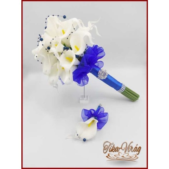 24 virágos Fehér Kála örök-csokor királykék díszítéssel + kitűzővel 
