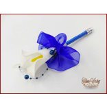 24 virágos Fehér Kála örök-csokor királykék díszítéssel + kitűzővel 