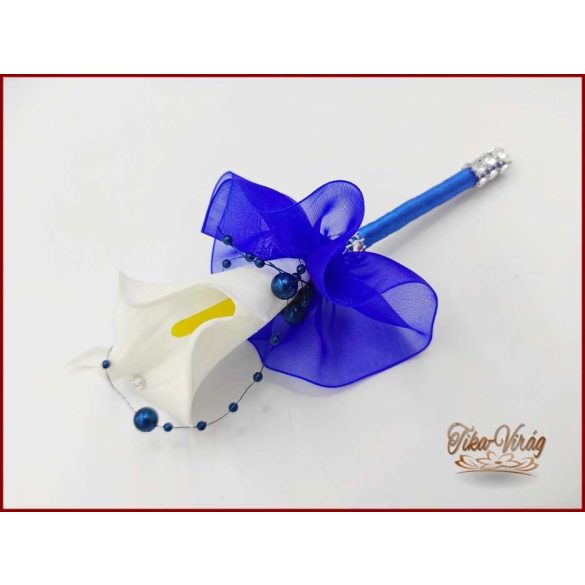 Fehér Kála-királykék díszítéssel kitűző, bokréta 