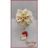 24 virágos Fehér Kála örök-csokor piros díszítéssel + kitűzővel 