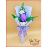 Lila színű szappan-tulipán csokor Nőnapi táblával 