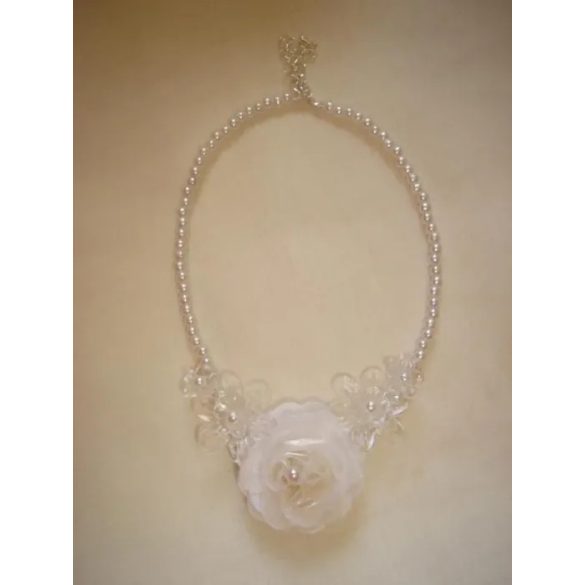 Fehér nyaklánc 