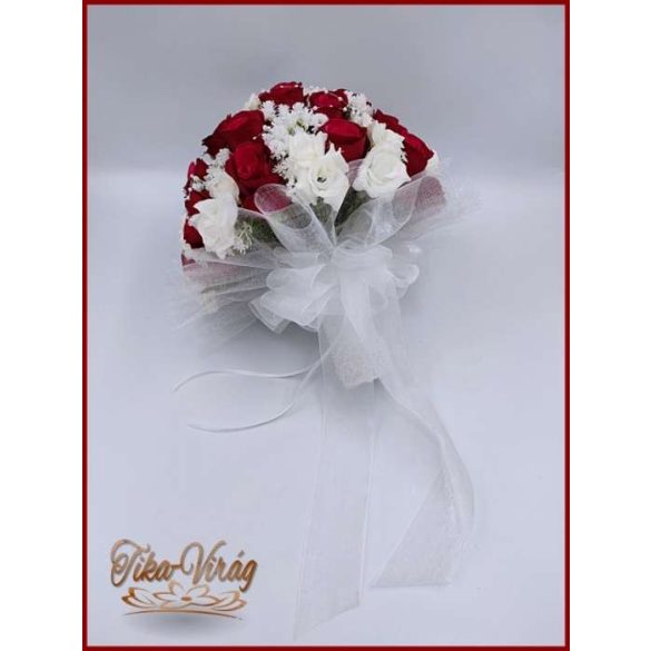 25 szálas vörös rózsa fehér rózsa díszítésű örökcsokor és kitűzővel 