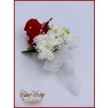 Vörös rózsa fehér rózsa díszítésű kitűző 