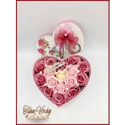   Illatos-kert SZÍV ALAKÚ VIRÁG-DOBOZ 16 szál szappan-rózsával 