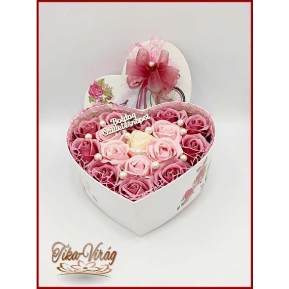Illatos-kert SZÍV ALAKÚ VIRÁG-DOBOZ 16 szál szappan-rózsával 