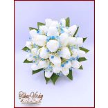 Fehér tulipán-kék díszítéssel örök-csokor 29 szálas+kitűzővel 