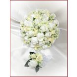 25 szálas fehér-ekrü rózsás örök-csokor + kitűzővel 