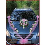 Rózsaszín rózsás-fehér kálás autódísz- rózsaszín organza díszítéssel 