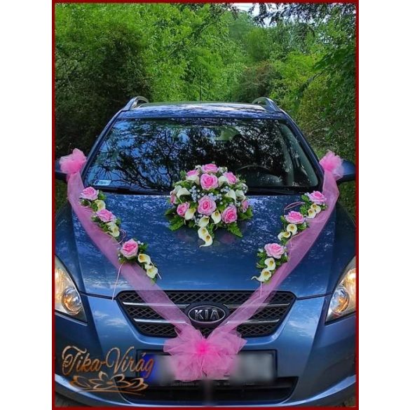 Rózsaszín rózsás-fehér kálás autódísz- rózsaszín organza díszítéssel 
