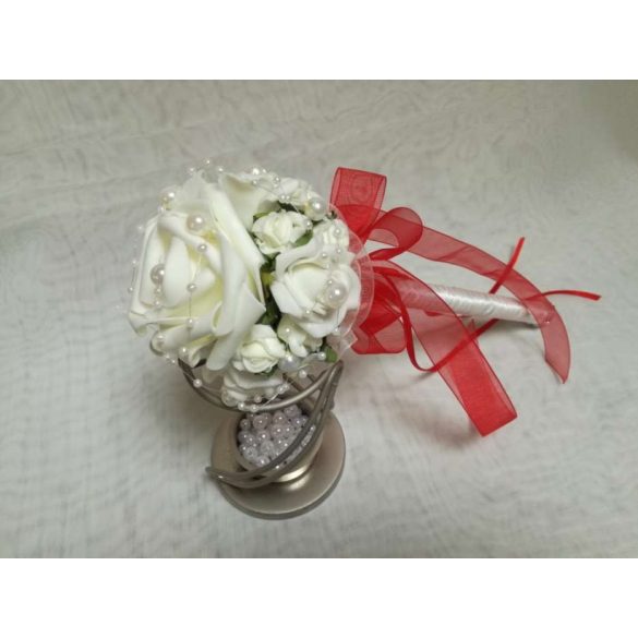 Ekrü-piros szalaggal dobó, koszorúslány vagy köszöntő örök-csokor 