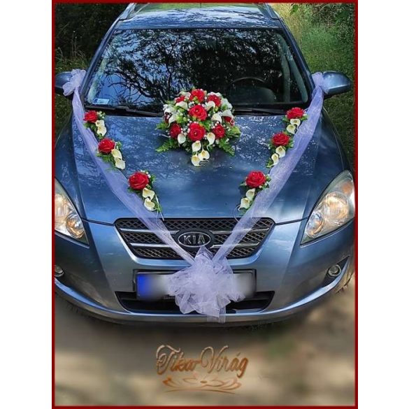 Piros rózsás-fehér kálás autódísz- fehér organza díszítéssel 