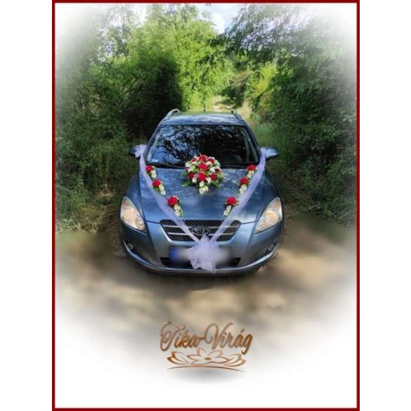 Piros rózsás-fehér kálás autódísz- fehér organza díszítéssel 