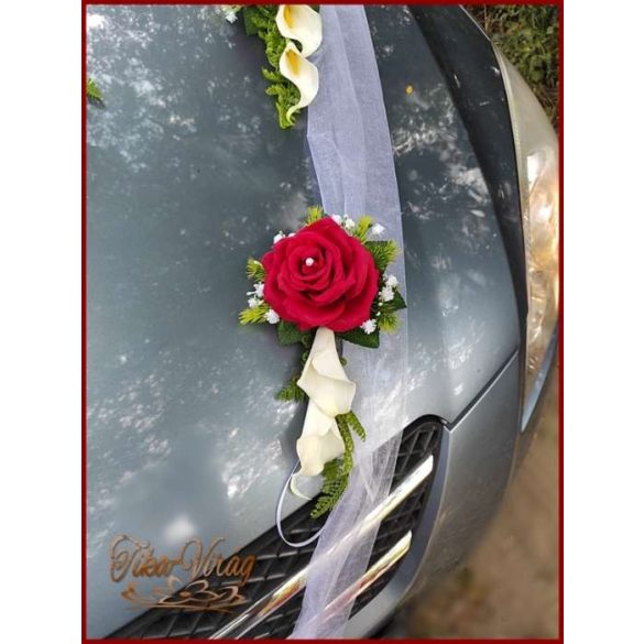 Piros rózsás-fehér kálás autódísz- fehér organza díszítéssel 