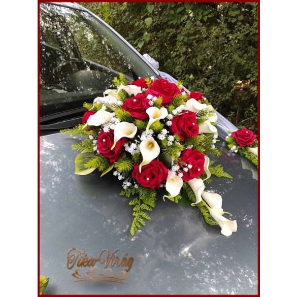 Piros rózsás-fehér kálás autódísz- fehér organza díszítéssel 