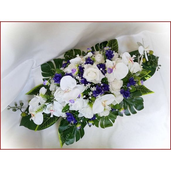 Fehér-királykék rózsás-orchideás asztaldísz 