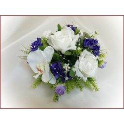 Fehér-királykék rózsás-orchideás asztaldísz 