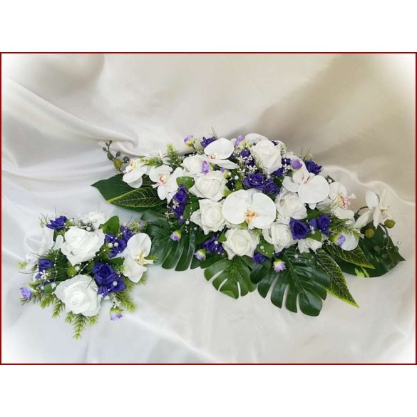 Fehér-királykék rózsás-orchideás asztaldísz 