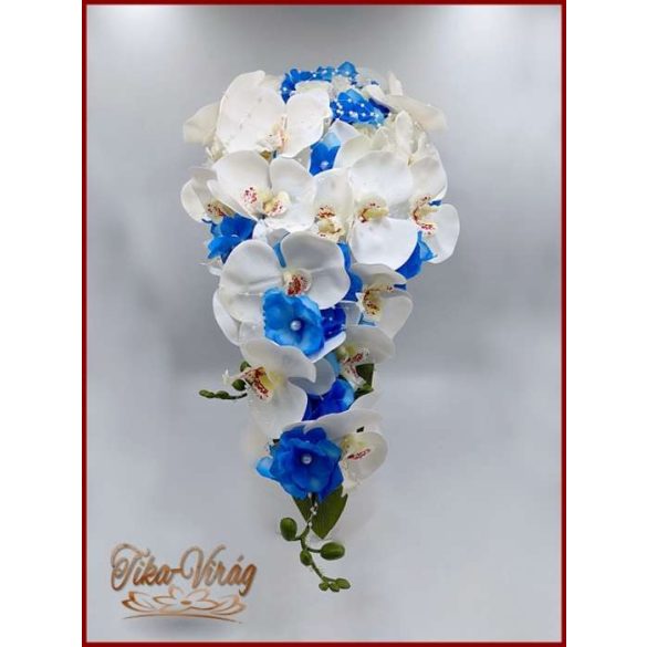 Fehér rózsás- Fehér orchideás király-kék hortenziával díszített örök-csepp csokor 