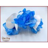 Fehér rózsás- Fehér orchideás király-kék hortenziával díszített örök-csepp csokor + kitűzővel + hajdísszel 