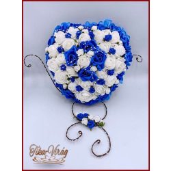   Szív-alakú, különleges formájú autódísz királykék-fehér rózsákból 