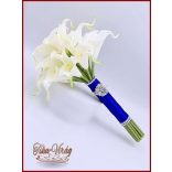 24 virágos Fehér Kála örök-csokor királykék díszítéssel 