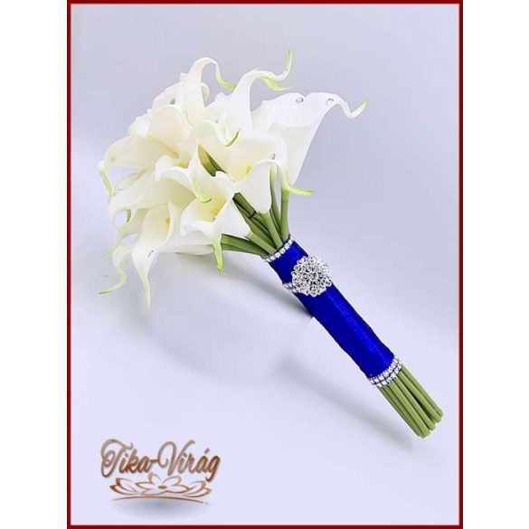 24 virágos Fehér Kála örök-csokor királykék díszítéssel 