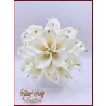 24 virágos Fehér Kála örök-csokor királykék díszítéssel 