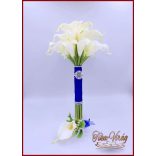 24 virágos Fehér Kála örök-csokor királykék díszítéssel + kitűzővel 