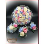 Pink-ekrü-barack-kék 32 szálas örök-csokor+kitűzővel 