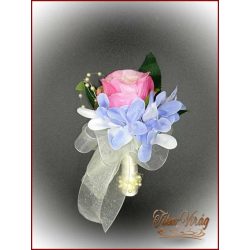 Pink-ekrü-kék kitűző 