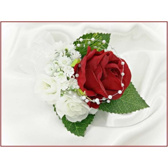 Vörös-rózsa örök-csokor fehér díszítéssel + kitűzővel 