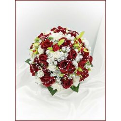 Vörös-rózsa örök-csokor fehér díszítéssel 