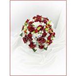 Vörös-rózsa örök-csokor fehér díszítéssel 