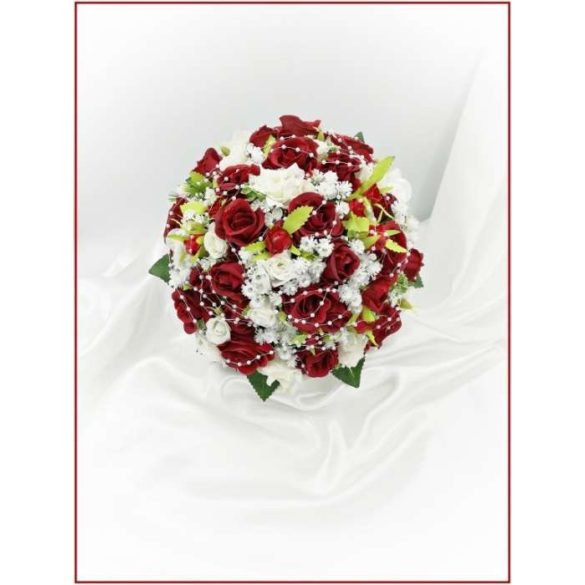 Vörös-rózsa örök-csokor fehér díszítéssel 