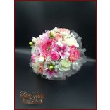 Rózsaszín szellőrózsás-fehér rózsákkal, liziantuszos örök-csokor 