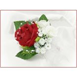 Vörös rózsa-fehér díszítéssel kitűző, bokréta 